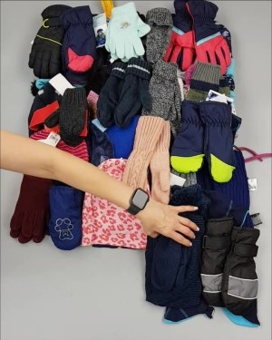 Фотография  364 - Шапки, шарфы, перчатки детские СТОК#3 кг, ЛОТ №2452 оптом в Москве и Московской области