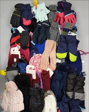Фотография  281 - Шапки, шарфы, перчатки детские СТОК#3 кг, ЛОТ №2452 оптом в Москве и Московской области