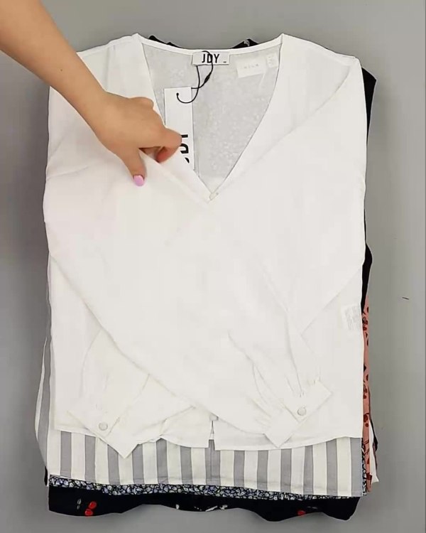 Фотография  610 - Блузки Bestseller 44#5 кг, ЛОТ №6084 оптом в Москве и Московской области