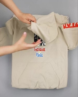 Фотография  559 - Толстовки СТОК CAN#15 кг, ЛОТ №6268 оптом в Москве и Московской области