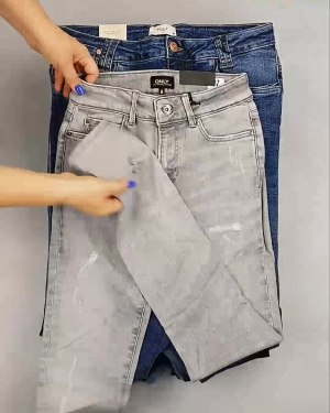 Фотография  871 - Джинсы женские Дания#10 кг, ЛОТ №6762 оптом в Москве и Московской области