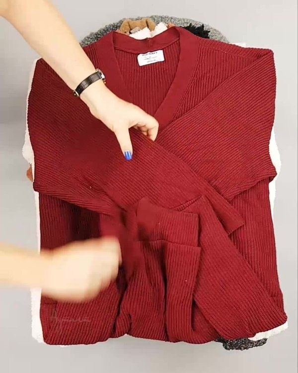 Фотография  946 - Кардиганы СТОК CAN#10 кг, ЛОТ №6887 оптом в Москве и Московской области