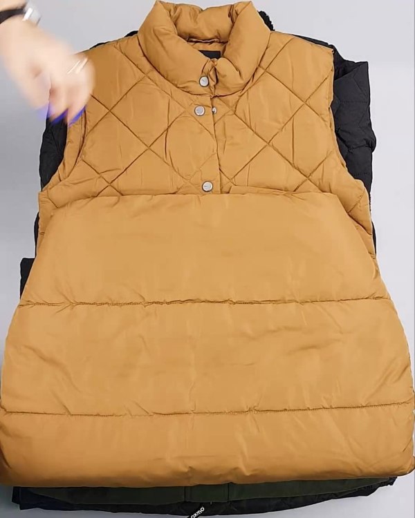 Фотография  864 - Верхняя одежда Дания#10,1 кг ЛОТ №6909 оптом в Москве и Московской области