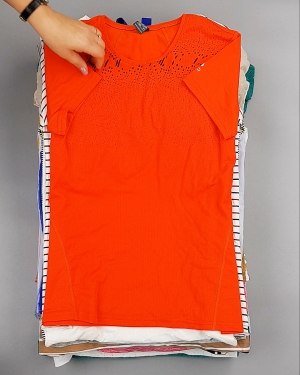 Фотография  768 - Cream Футболки поло женские#25 кг оптом в Москве и Московской области