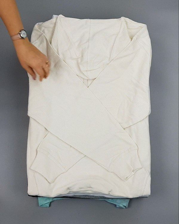 Фотография  728 - HOODIE CAN 084#10 кг, ЛОТ №7034 оптом в Москве и Московской области