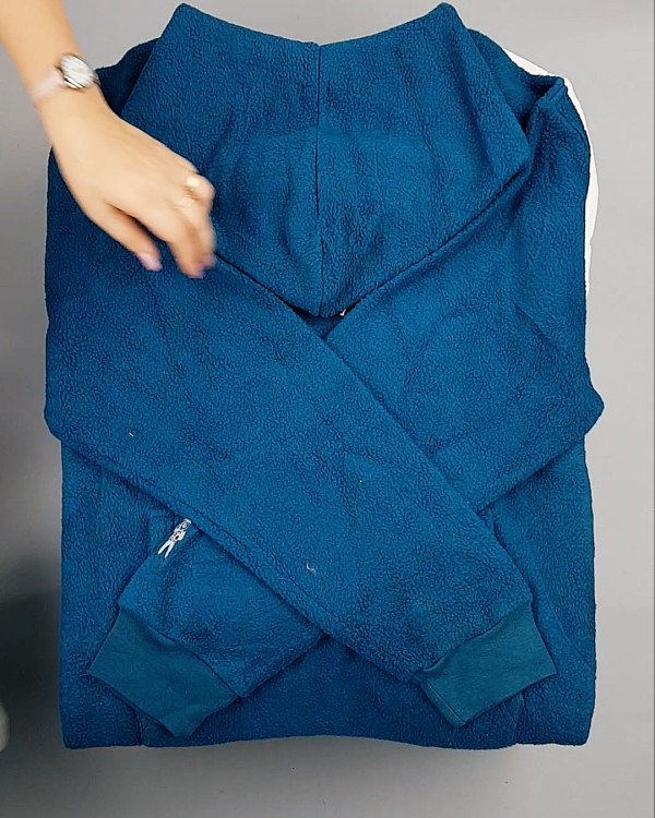 Фотография  222 - HOODIE CAN 084#10 кг, ЛОТ №7033 оптом в Москве и Московской области