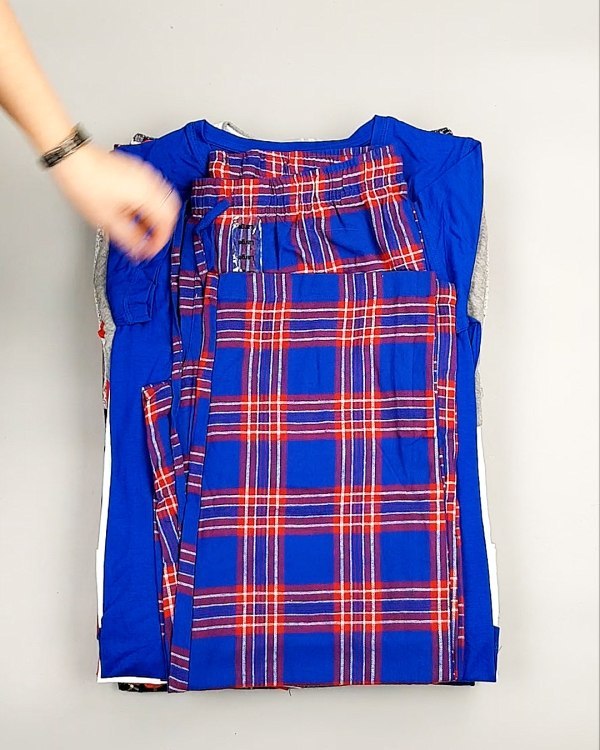 Фотография  723 - Домашняя одежда CAN 104#10 кг, ЛОТ №7330 оптом в Москве и Московской области