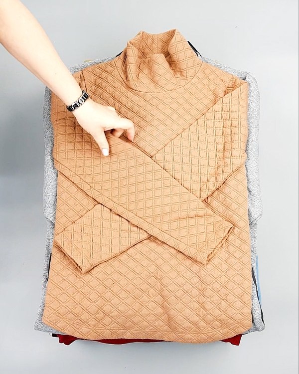 Фотография  716 - SWEATSHIRT CAN 084#10 кг, ЛОТ №7619 оптом в Москве и Московской области