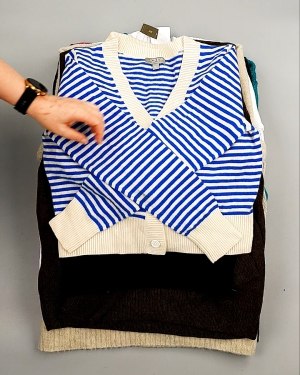 Фотография  342 - Джемпера СТОК CAN 084#7 кг, ЛОТ №7647 оптом в Москве и Московской области