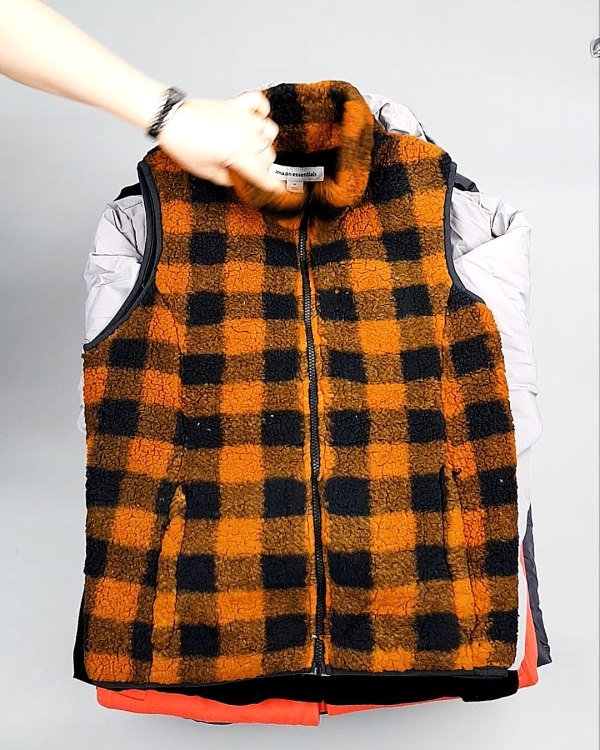 Фотография  606 - Верхняя одежда AMAZON жен 015#10 кг, ЛОТ №7712 оптом в Москве и Московской области