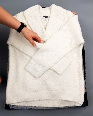 Фотография  320 - Джемпера СТОК CAN 084#7 кг, ЛОТ №7648 оптом в Москве и Московской области