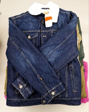 Купить Верхняя одежда м/ж C&A 025#10 кг оптом в Москве и Московской области