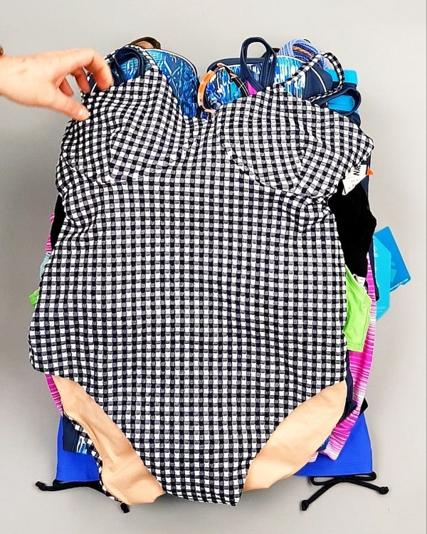 Фотография  995 - Купальники СТОК CAN 124#5 кг, ЛОТ №7689 оптом в Москве и Московской области