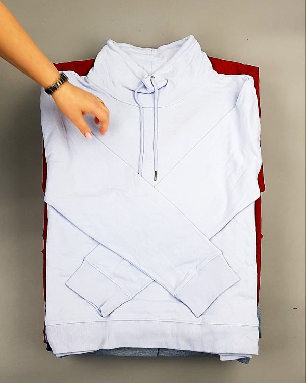 Фотография  644 - SWEATSHIRT CAN 084#10 кг, ЛОТ №7618 оптом в Москве и Московской области