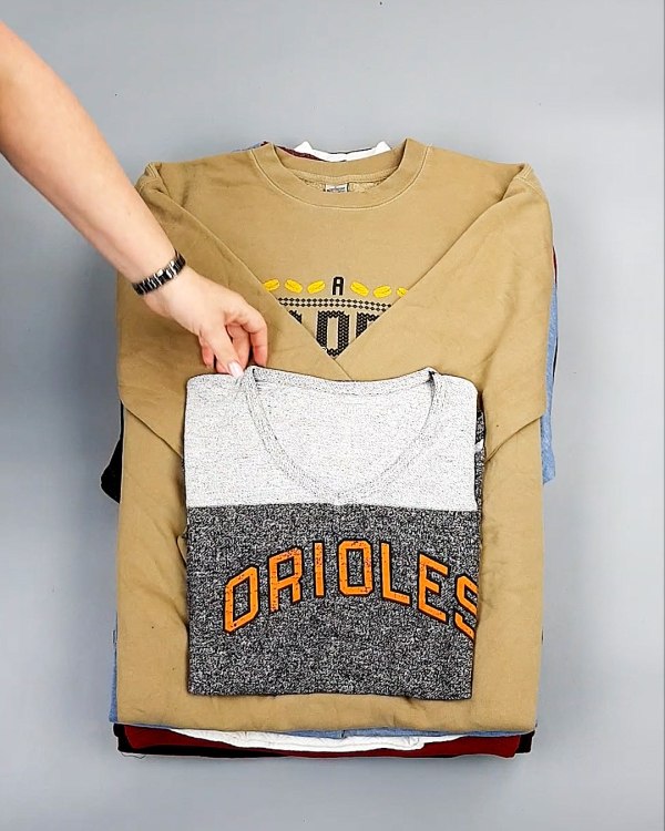 Фотография  824 - SWEATSHIRT CAN 084#10 кг, ЛОТ №7619 оптом в Москве и Московской области