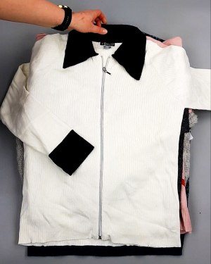 Фотография  480 - Джемпера СТОК CAN 084#7 кг, ЛОТ №7650 оптом в Москве и Московской области