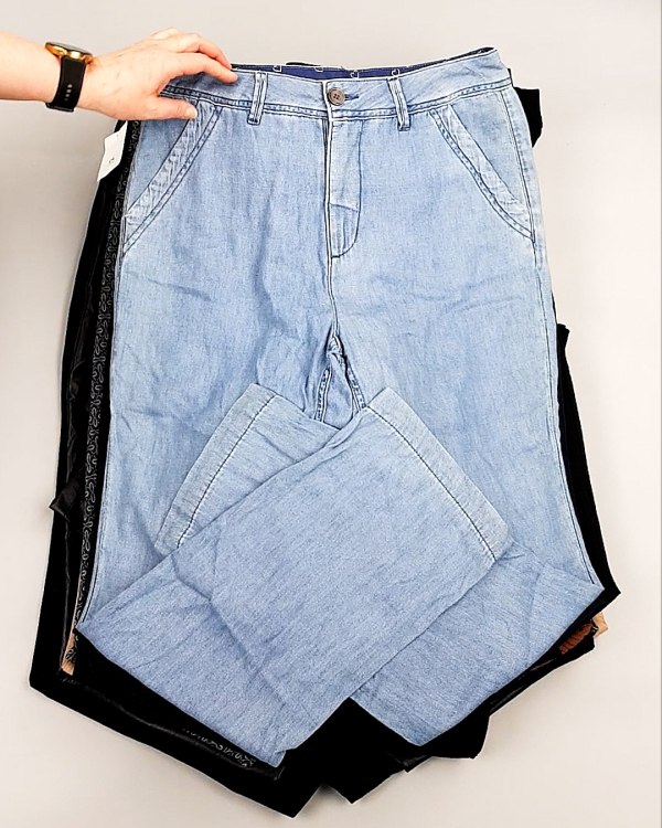 Фотография  495 - Брюки женские лето C&A 025#10 кг, ЛОТ №7894 оптом в Москве и Московской области