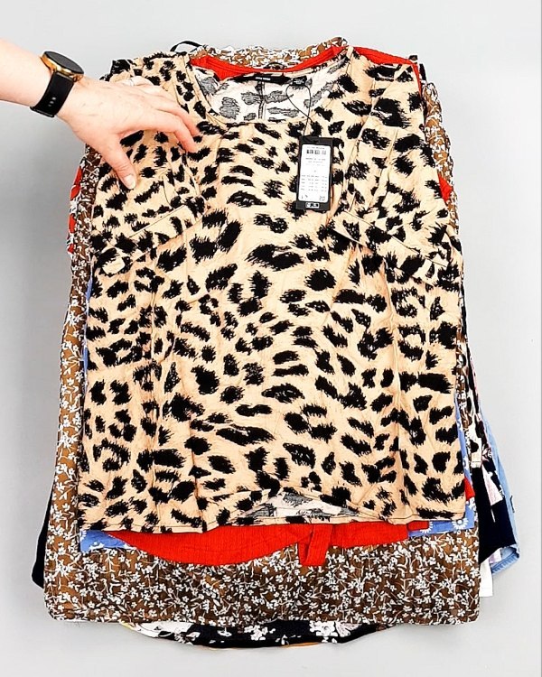 Фотография  995 - Блузки Bestseller 44#5 кг, ЛОТ №8026 оптом в Москве и Московской области