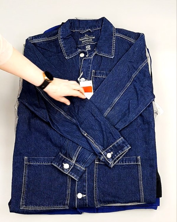 Фотография  825 - Ветровки м/ж C&A 025#10 кг, ЛОТ №7865 оптом в Москве и Московской области