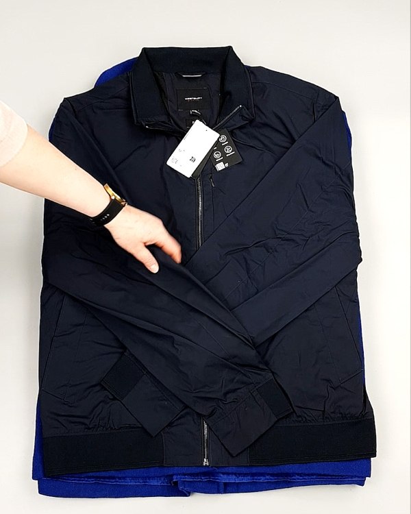 Фотография  636 - Ветровки м/ж C&A 025#10 кг, ЛОТ №7865 оптом в Москве и Московской области