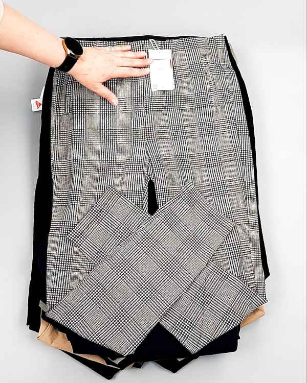 Фотография  380 - Брюки женские лето C&A 025#10 кг, ЛОТ №7892 оптом в Москве и Московской области