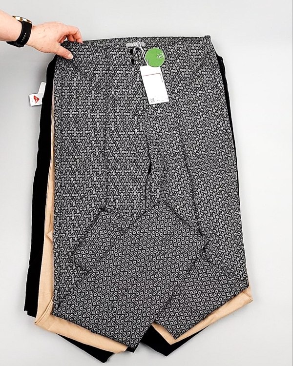 Фотография  693 - Брюки женские лето C&A 025#10 кг, ЛОТ №7892 оптом в Москве и Московской области