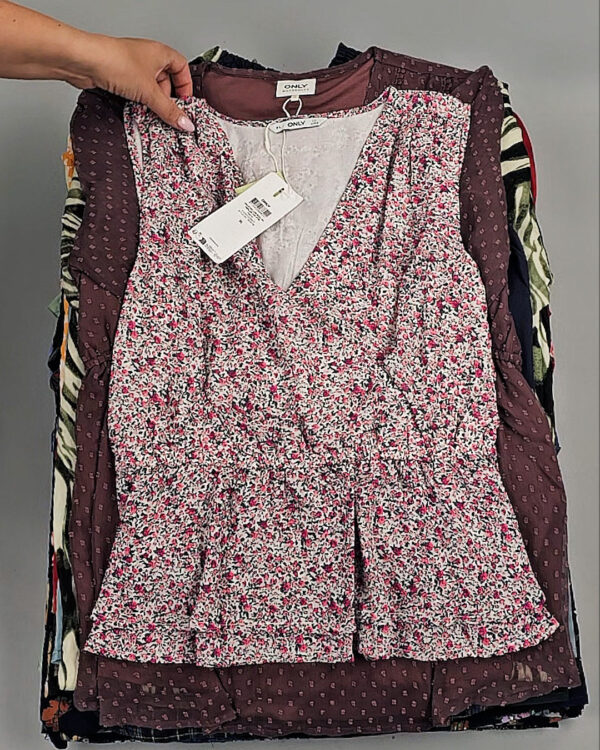 Фотография  635 - Блузки+Джемпера Bestseller Summer 045 B#8,5 кг, ЛОТ №9039 оптом в Москве и Московской области