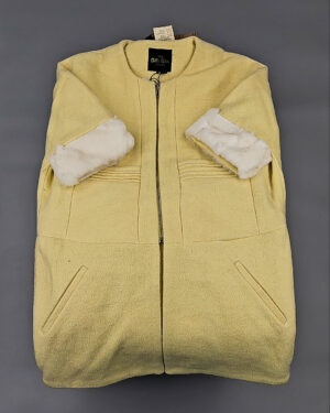 Купить Верхняя одежда Корея 085#15 кг, ЛОТ № СТ-9249 оптом в Москве и Московской области