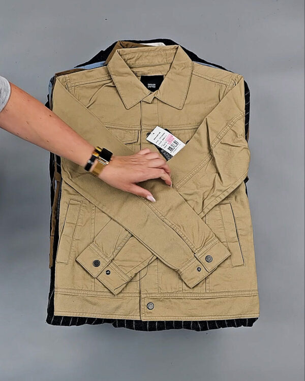 Фотография  625 - Верхняя одежда Корея 085#15 кг, ЛОТ № СТ-9247 оптом в Москве и Московской области