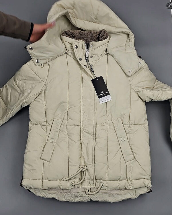 Фотография  449 - Верхняя одежда женская CAN 104#15 кг, ЛОТ СТ-9353 оптом в Москве и Московской области