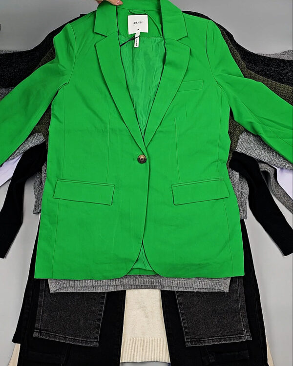 Фотография  802 - Bestseller Winter mix 104#15 кг, ЛОТ № СТ-9526 оптом в Москве и Московской области