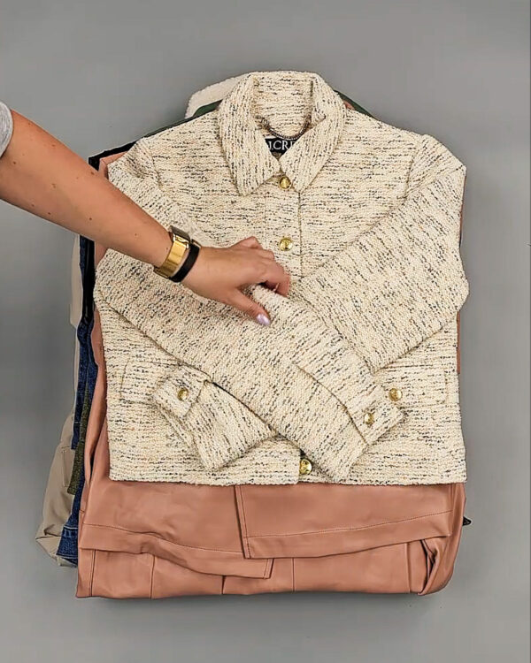 Фотография  393 - Ветровки женские CAN 104#12,4 кг, ЛОТ СТ-9403 оптом в Москве и Московской области